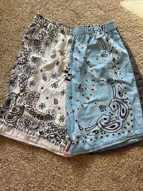 Bandana-Print Two-Tone Shorts - White & Light Blue